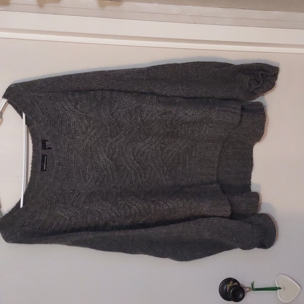 Barely worn women's Moda international sweater